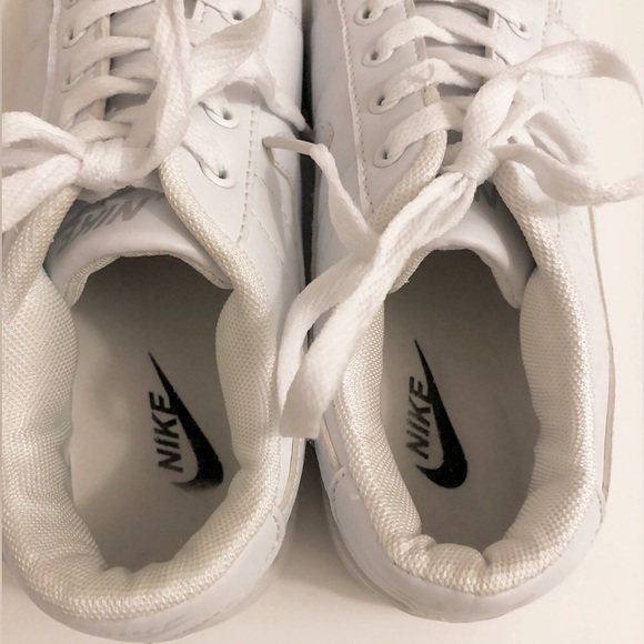Nike Women’s White Sneakers Flat Sole - Size 7.5 - Picture 5 of 8